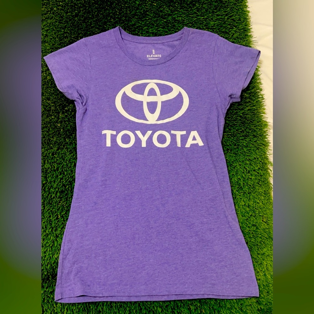 Vintage XS Womens TOYOTA COROLLA Purple Scoop-neck T-shirt(NWOT)PRICE NEGOTIABLE
